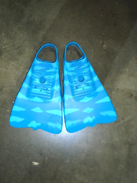 DaFiN Zak Noyle OCEAN BLUE Swim Fins Body Surfing Snorkeling Fins - Size MEDIUM