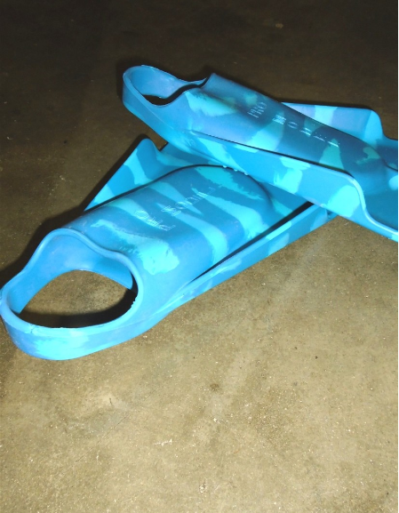 DaFiN Zak Noyle OCEAN BLUE Swim Fins Body Surfing Snorkeling Fins - Size MEDIUM