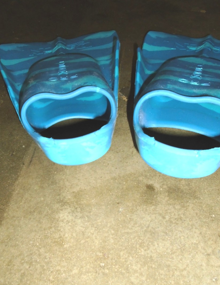 DaFiN Zak Noyle OCEAN BLUE Swim Fins Body Surfing Snorkeling Fins - Size MEDIUM