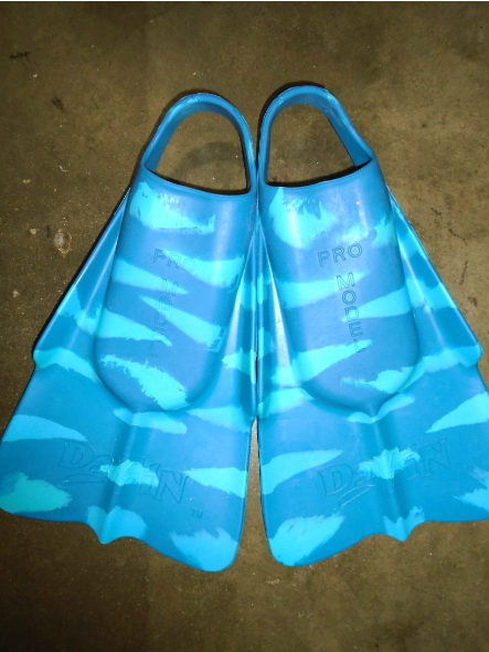 DaFiN Zak Noyle OCEAN BLUE Swim Fins Body Surfing Snorkeling Fins - Size MEDIUM