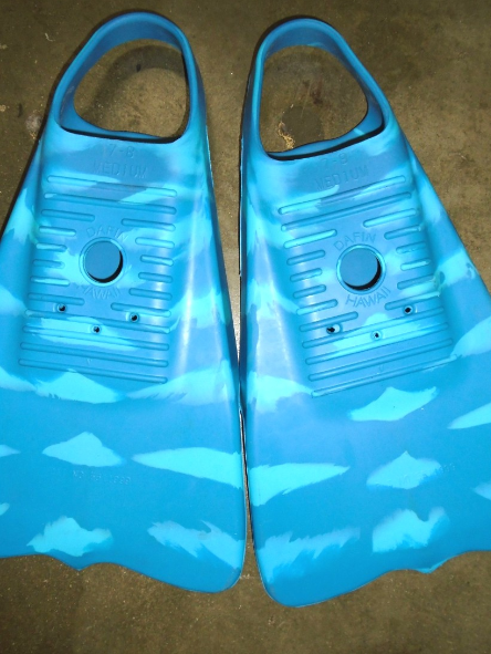 DaFiN Zak Noyle OCEAN BLUE Swim Fins Body Surfing Snorkeling Fins - Size MEDIUM