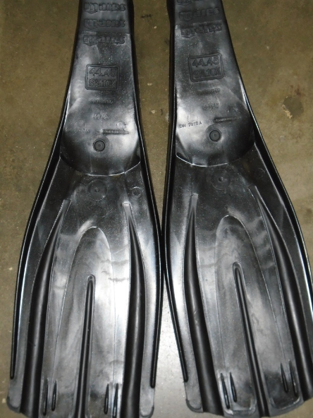 Mares Full Foot Avanti TRE Scuba Diving Snorkeling Fins Size 44-45 - BLACK