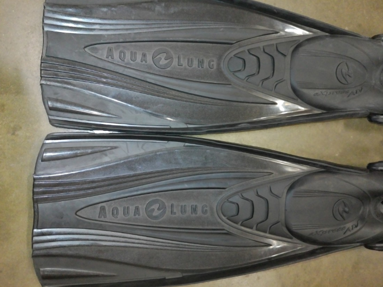 Aqualung Express ADJ Open Heel Fins Scuba Diving Snorkeling Size Regular - BLACK