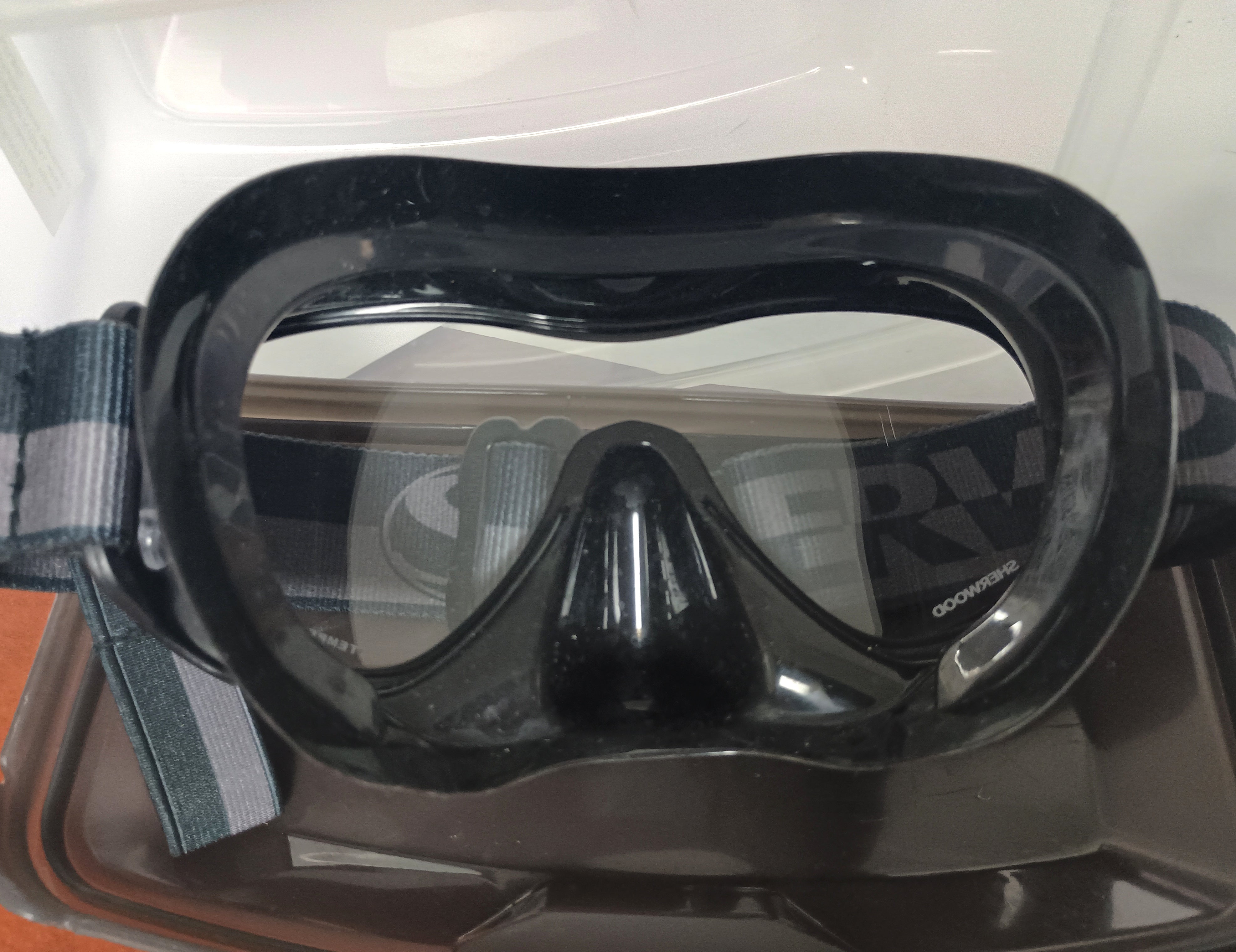 Sherwood Scope Slim Mask - Black/Black